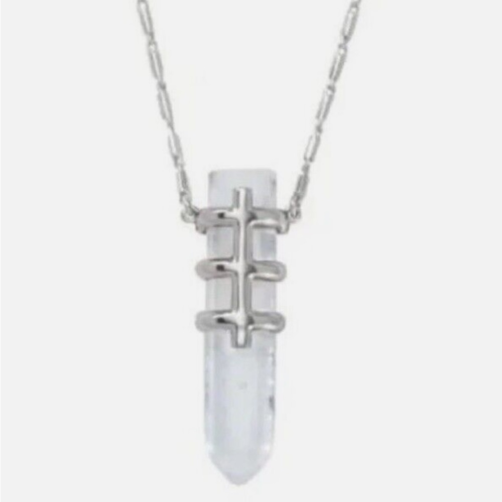 Stella & Dot Legend Pendant Necklace Silver